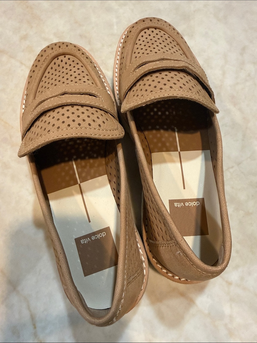 Dolce Vita Women’s Perforated Tan Slip-On Loafers Sz 7 - Picture 2 of 6